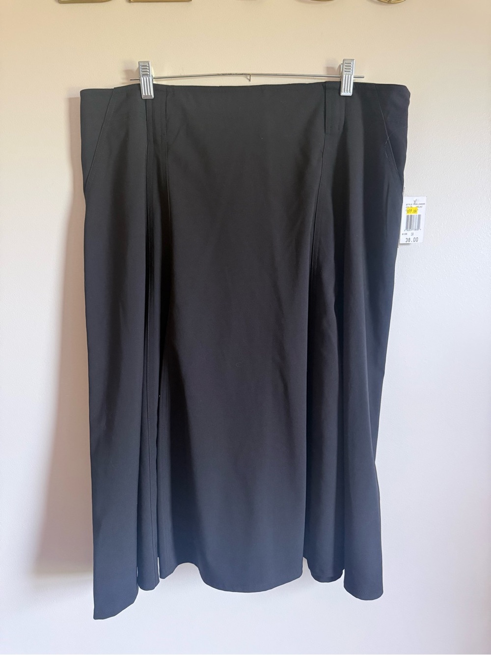 Lifestyle Attitude by Larry Levine Women's Black Midi Skirt